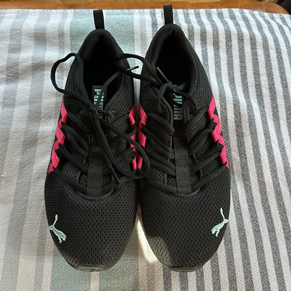 Puma Running Shoes - Picture 3 of 5